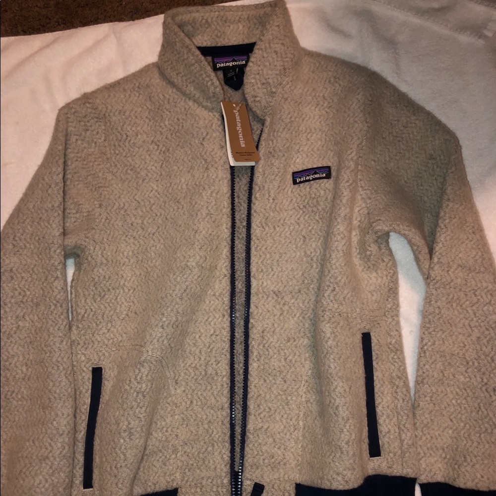Patagonia women’s woolyester fleece jacket